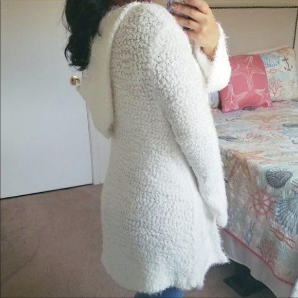 ❌SOLD❌PLUSH in Snow- Popcorn Knit Cardigan - Picture 4 of 9